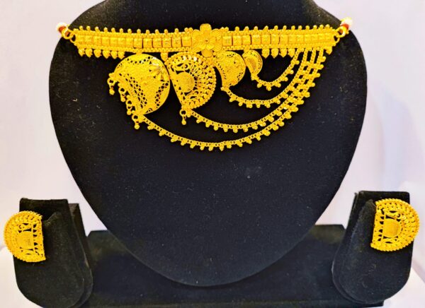 Exclusive Design Gold replica choker set