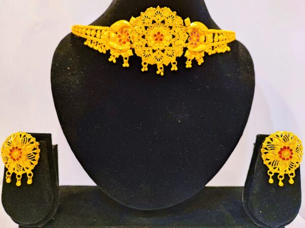 Gorgeous belt choker