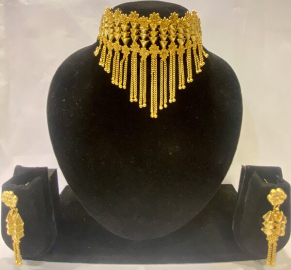 Gorgeous jhalor choker