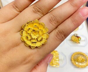 Multi-Petal Overlapping Flower Finger ring