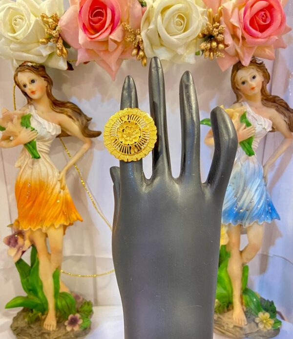 Round Floral design Finger ring