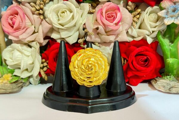 Floral Spyra Finger ring