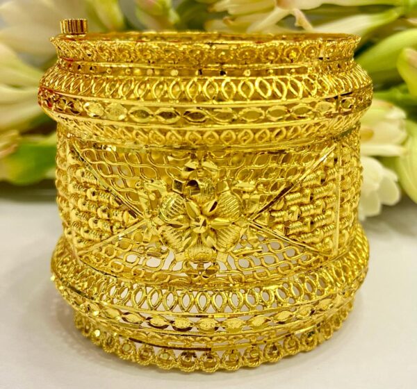 The Synthia Gold replica chuur (khilen)