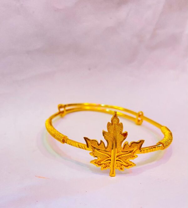 Maple Motive Noa
