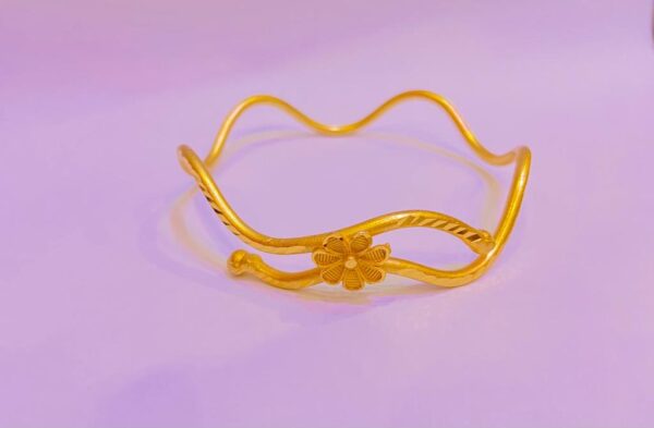 Zigzag Middle Flower Motive Noa