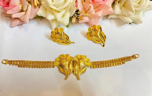 Heron Flower Choker