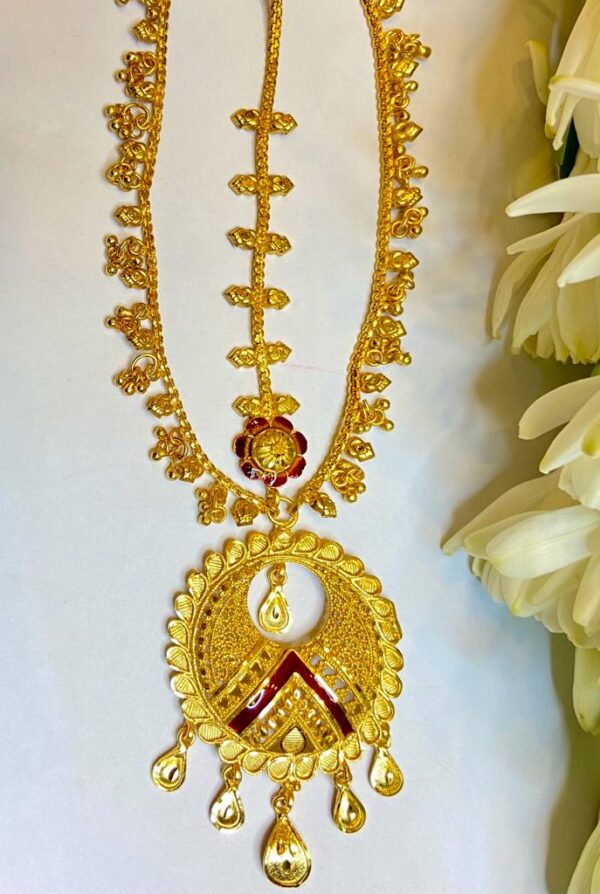 Circle Triangle With Small Jhumka Design Tayra Tikli ( Mangtika )