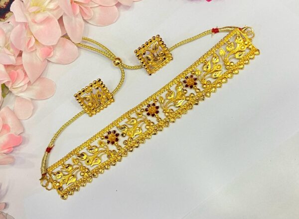 Small Daisy Flower With Leafs Choker