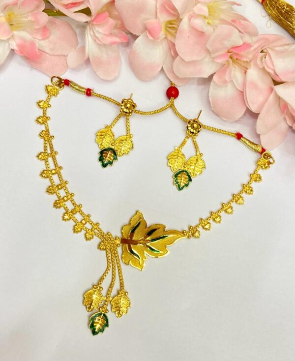 Maple Leafs Necklace!! Gold Replica!!