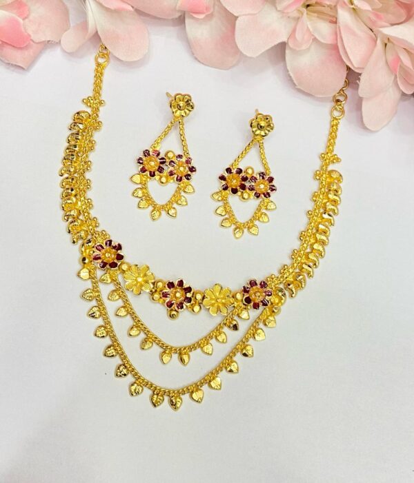 Small Flower With Leafs Necklace!!