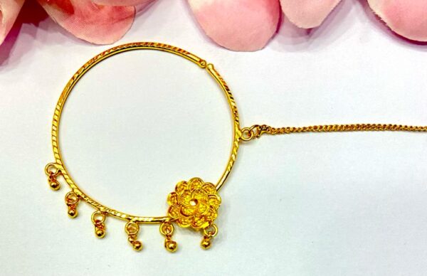 Flowers motive with plain chain nose ring