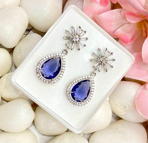 Gorgeous Daisy Flower with Blue stone Earrings (M Size)