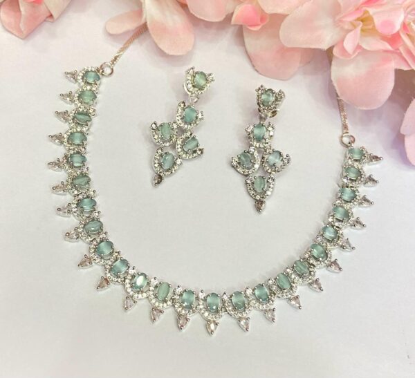 Gorgeous AD Circle Series Motive with stone necklace