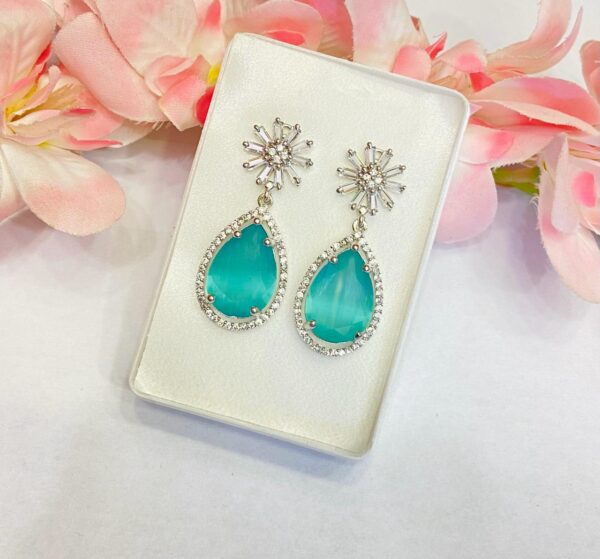 Geranium Light Green stone Earrings (M Size)