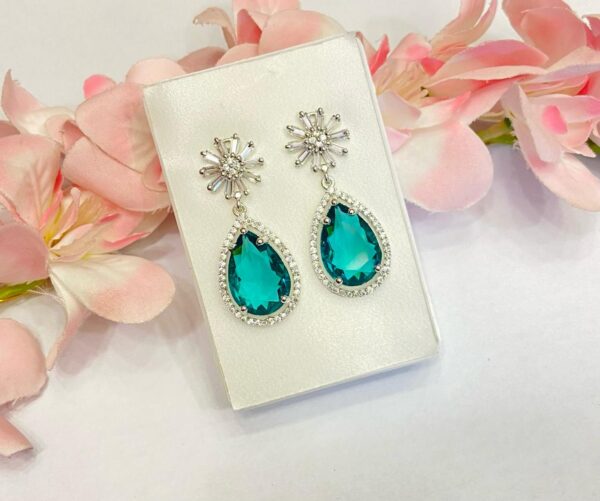 Daisy Green stone Earrings (S Size)