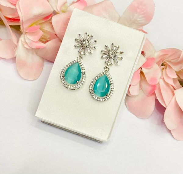 Geranium Light Green stone Earrings (S Size)