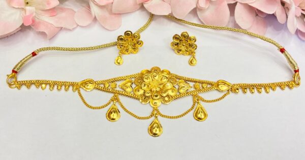 Gold Replica Daisy Flower choker