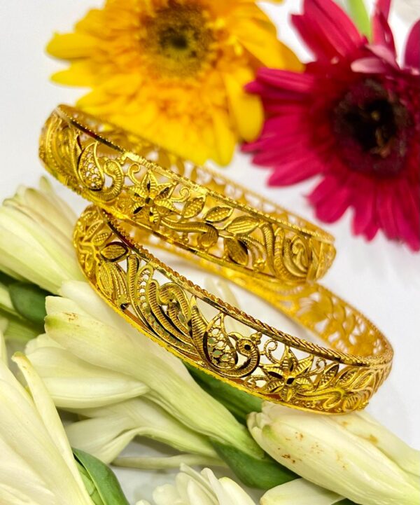 Peacock bangle cum chuur (non khilen)