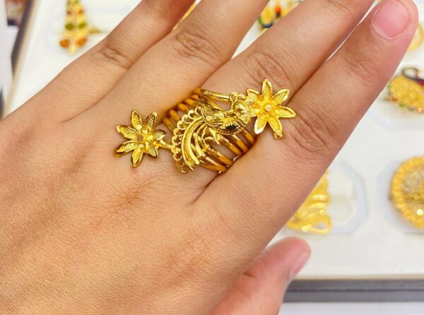 Tri Peacock Finger ring