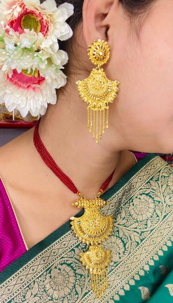Hat Pakha design Tersal with pendant and earset