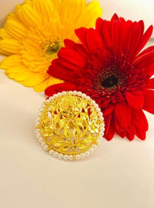 The Premium Pearly Rose Finger Ring