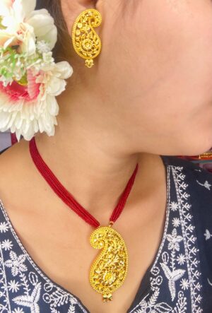 Kolka design pendant with ear set