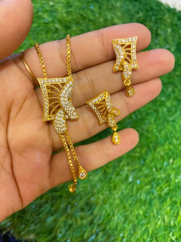 Square Motive Ad Tie Set