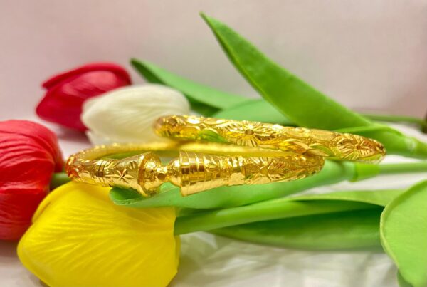Glass mukh nokshi Sleek Bala (Pair)