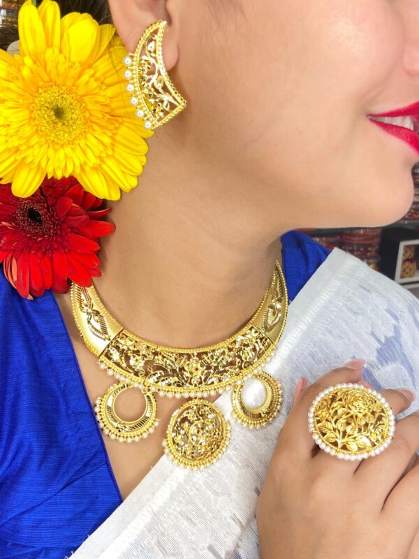 Hasuli with pearl style gorgeous neckset