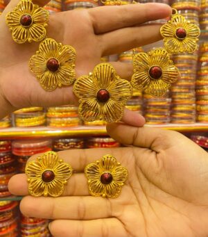 Daisy flower minekari necklace