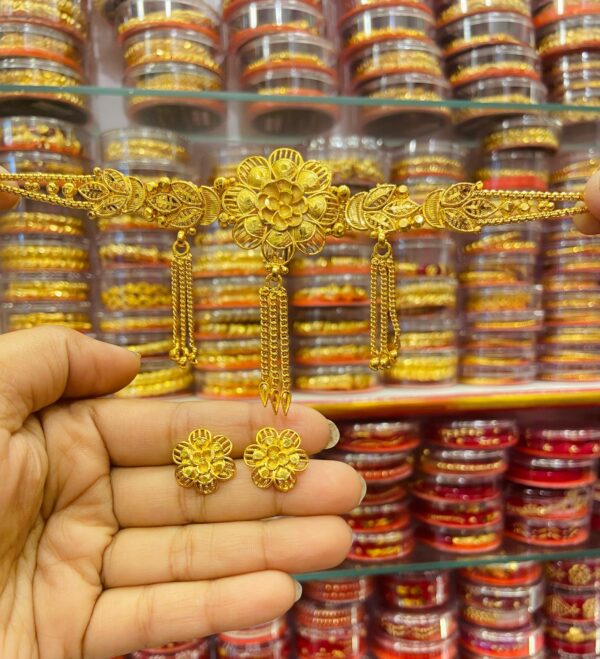 Pendant Motive Belt Choker with pasha