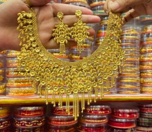 Leafy Pattern gold replica necklace