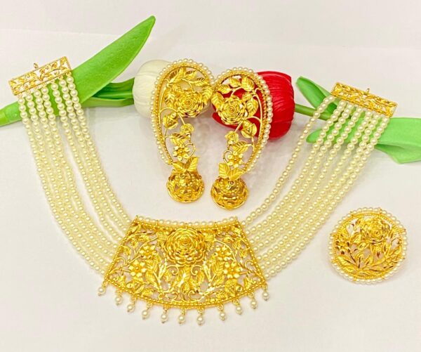 Flower designer exclusive Pearl set  with earring