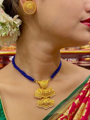 Temple style pearly pendant with round pasha