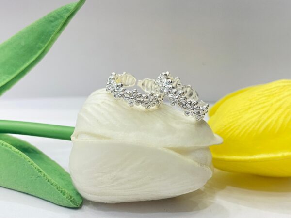 99.5 pure Silver Flower designer toe ring