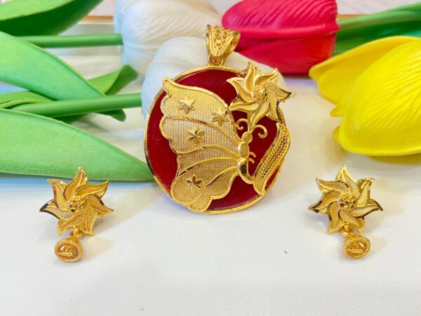 Butterfly design shell pendant and ear set