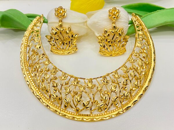 Flower and Pata Nokshi necklace