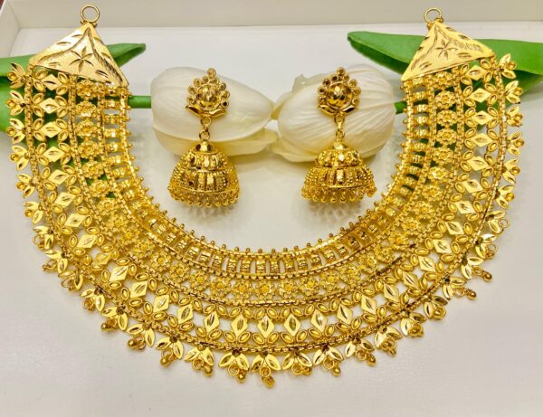 Exclusive flower designer chatai necklace