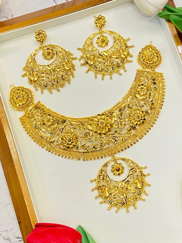 No 1 gorgeous Gold replica necklace