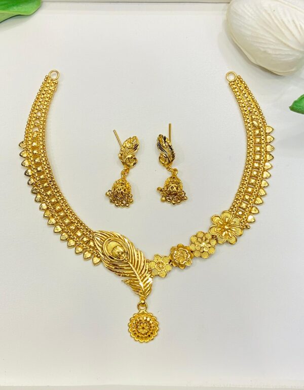 Flora simula necklace
