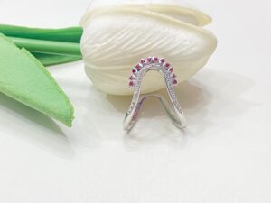 92.5 Silver stony pink curve finger ring