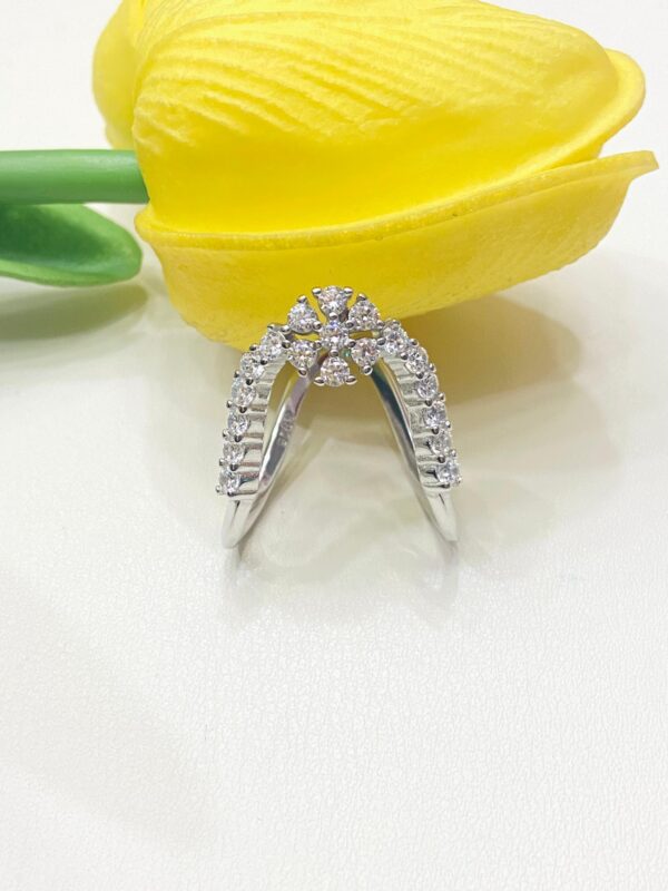 92.5 Silver Flora V finger ring