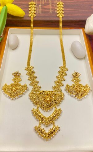 Pearly exclusive Designer sitahar with earrings