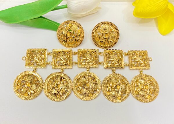 Sabeki medal style gold replica Choker