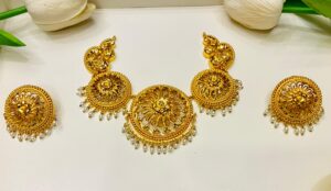 The exclusive bloomer necklace!!