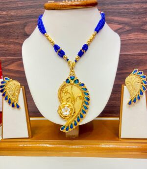 Shankho design pendant with tarsel with ear set