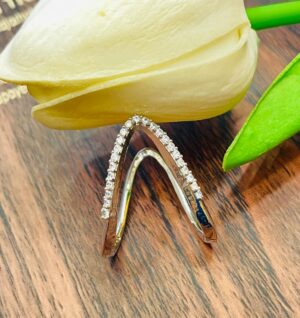 92.5 Silver V single bound finger ring