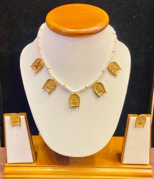 Kulo Motive 5 pendant Pearl Necklace!! (White Beads)