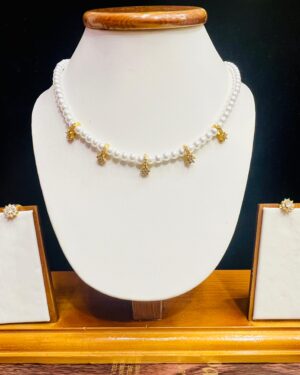AD pendant Flower Motive Pearl Necklace!! (White Beads)
