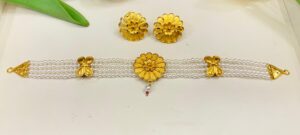 Flower Motive pearl choker